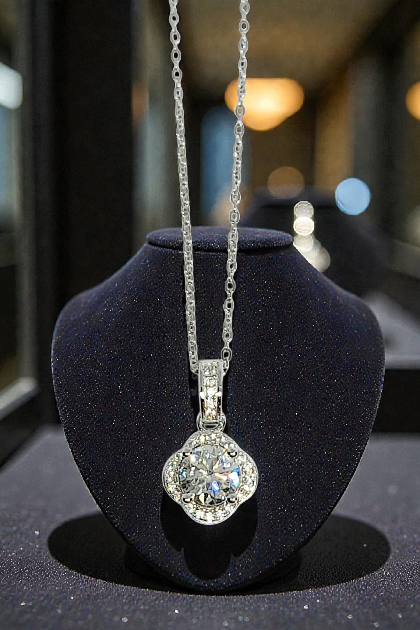 Lab Created 1.0 Ct  Moissanite Brilliant Cut VVS1 Lucky Clover Pendant Necklace 18Ct White Gold Pl