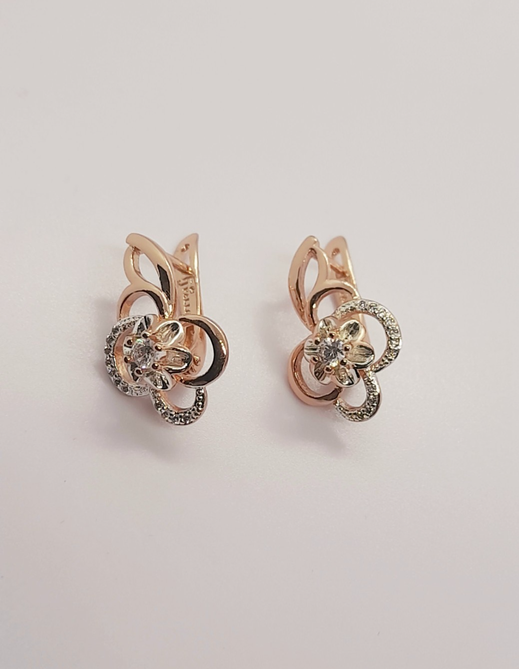 14Ct/585 Rose Filled High Quality Earrings Flower Shaped English Lock
