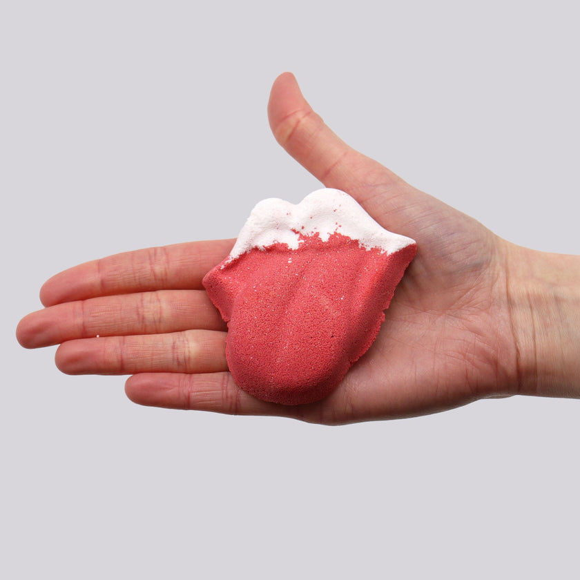 Lips Bathbomb Raspberry and Pomegranate with Foaming Solution 60g
