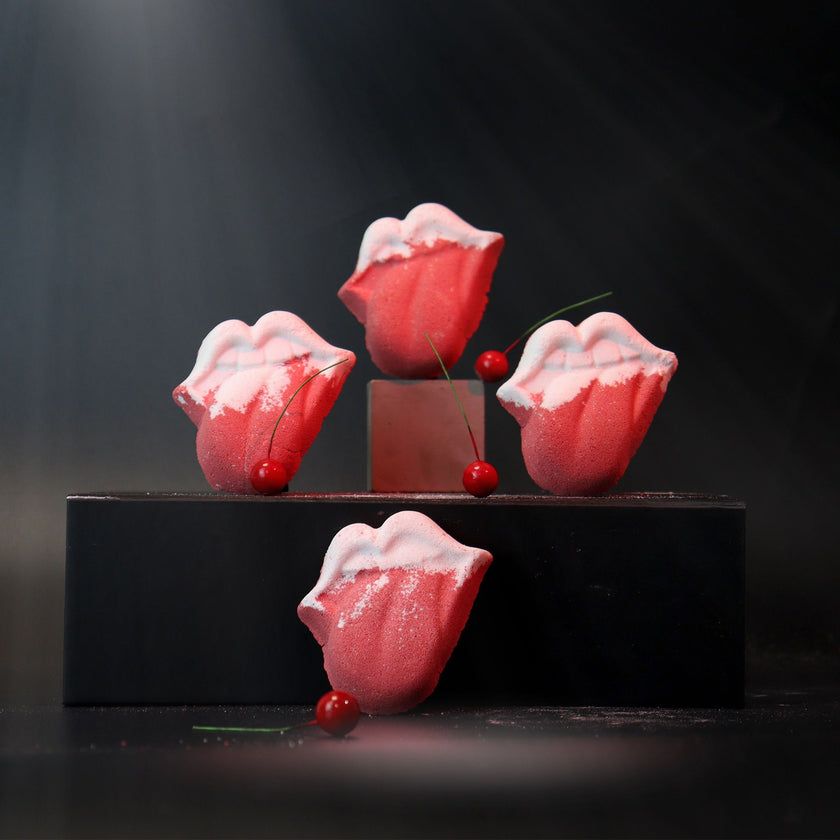 Lips Bathbomb Raspberry and Pomegranate with Foaming Solution 60g