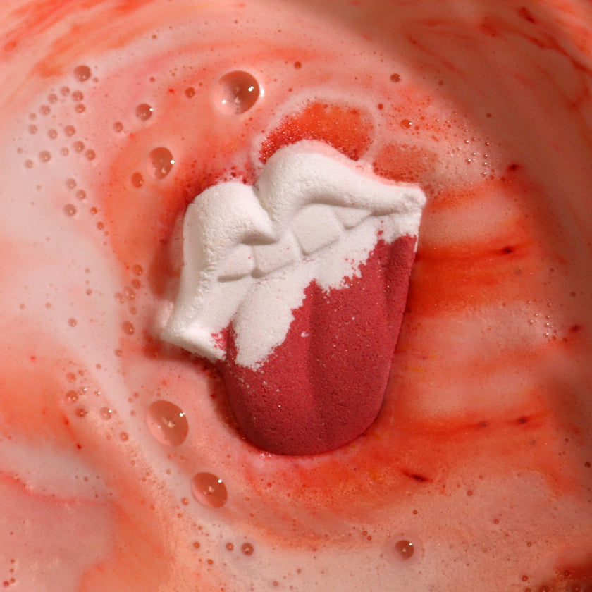 Lips Bathbomb Raspberry and Pomegranate with Foaming Solution 60g