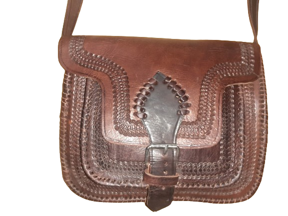Hecho a mano large embossed buckle handbag
