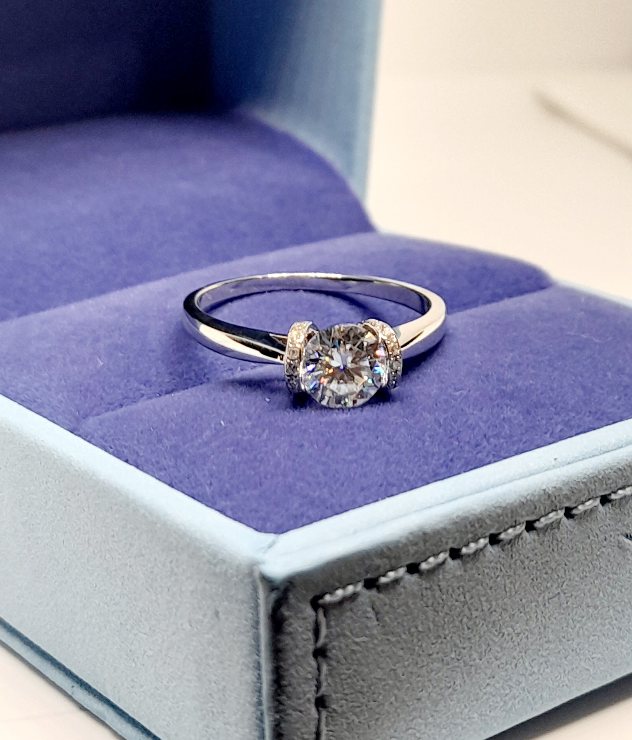 Lab Grown 1.0 Ct Moissanite Diamonds VVS1 in Platininum Plated 925 Sterling Silver